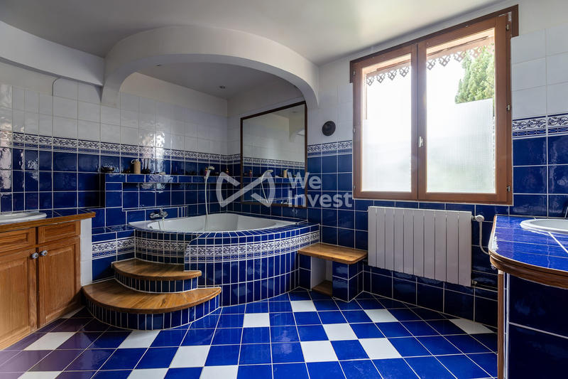 Maison - 248 m² - 8 pièces