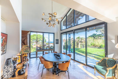 Maison - 425 m² - 12 pièces