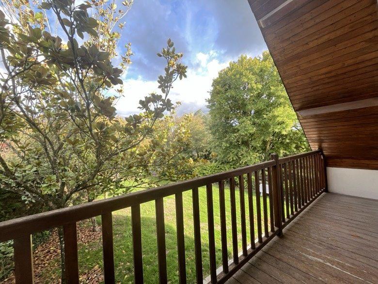 Maison traditionnelle - 211 m² - 7 pièces