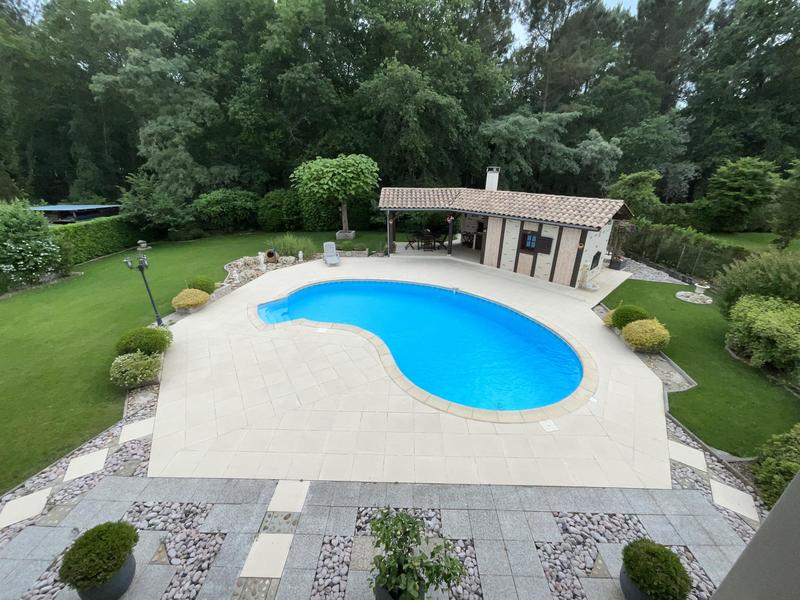 Maison - 238 m² - 5 pièces