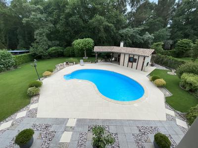 Maison - 238 m² - 5 pièces