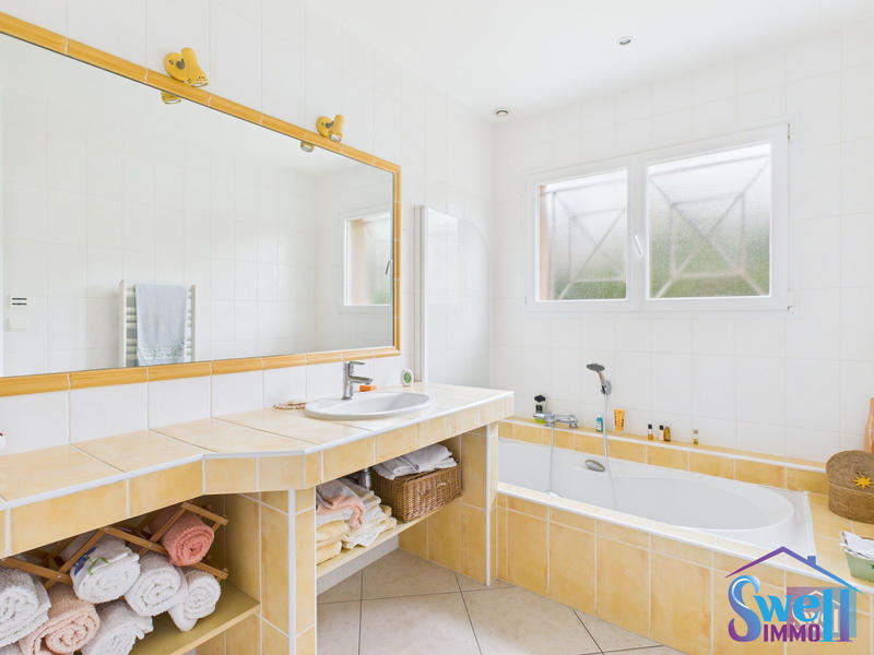 Maison contemporaine - 218 m² - 6 pièces