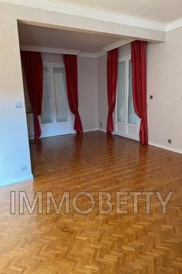 Maison - 180 m² - 7 pièces