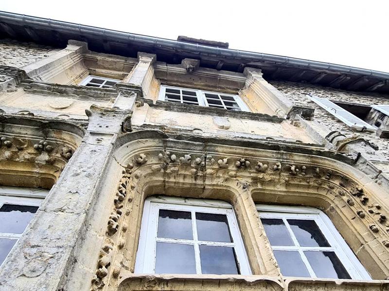 Maison - 420 m² - 12 pièces