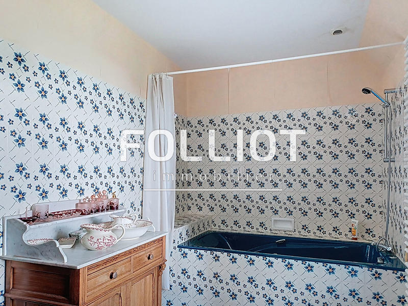 Maison - 235 m² - 7 pièces