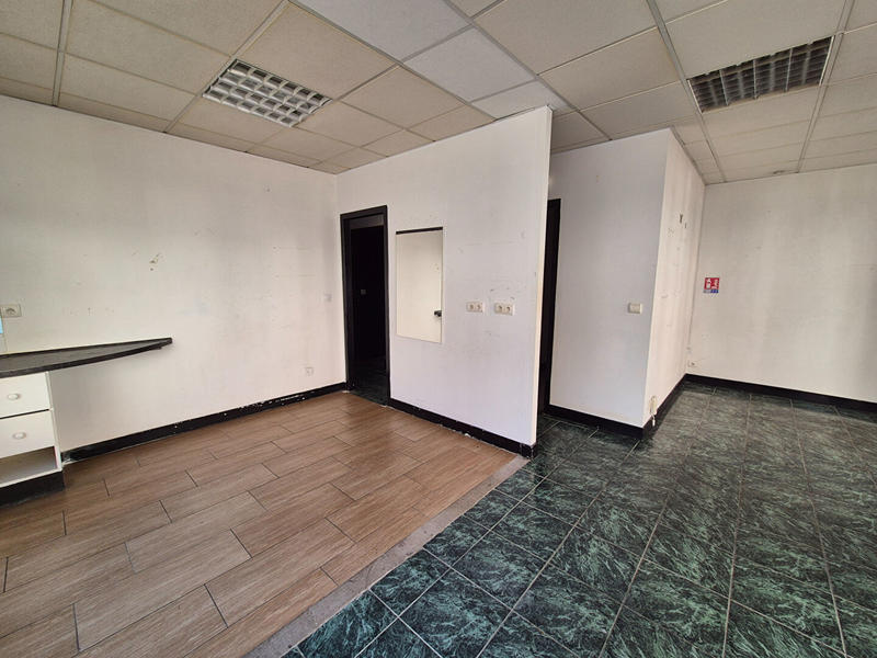 Local commercial - 46 m² - 4 pièces
