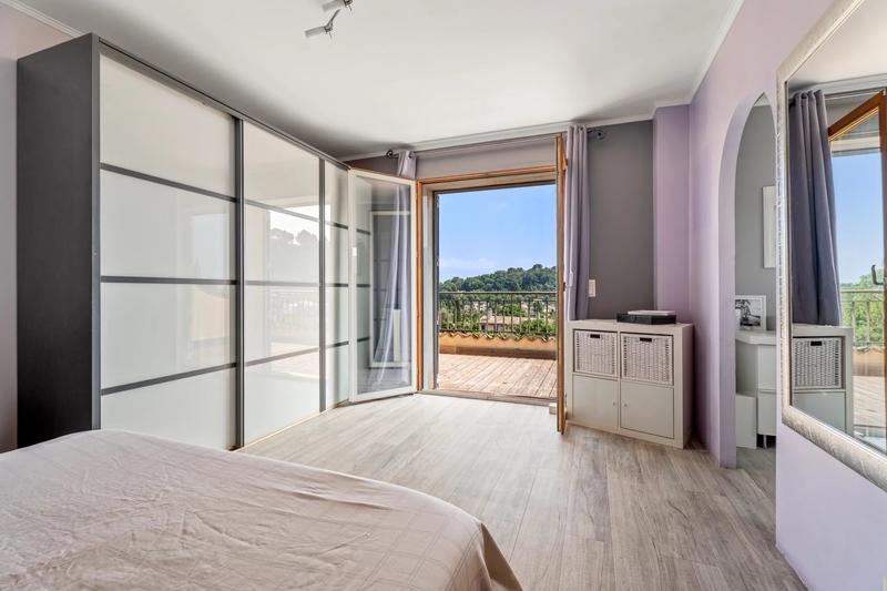 Maison - 300 m² - 4 pièces