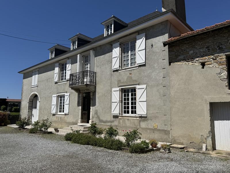 Maison - 281 m² - 10 pièces