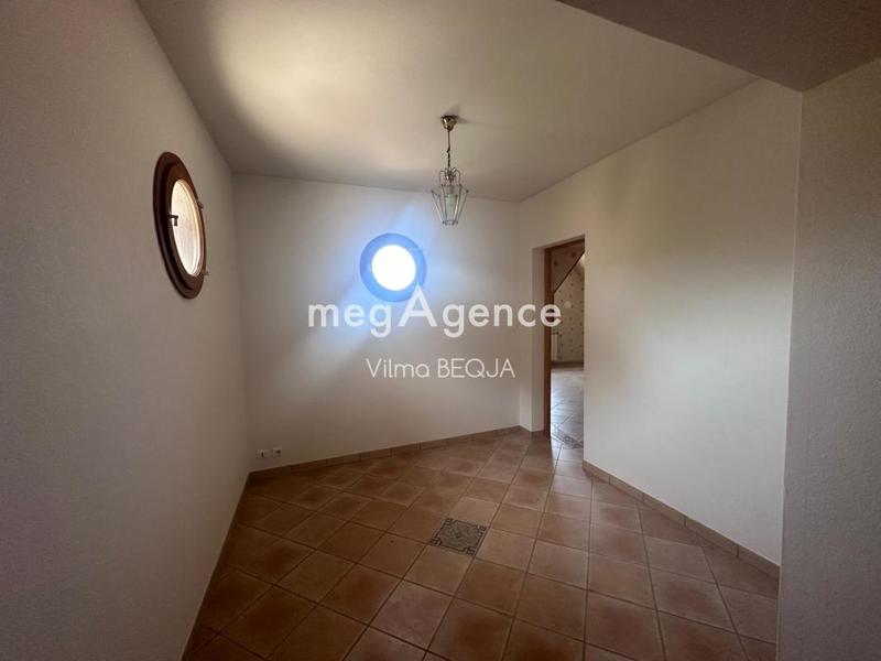 Maison - 230 m² - 6 pièces