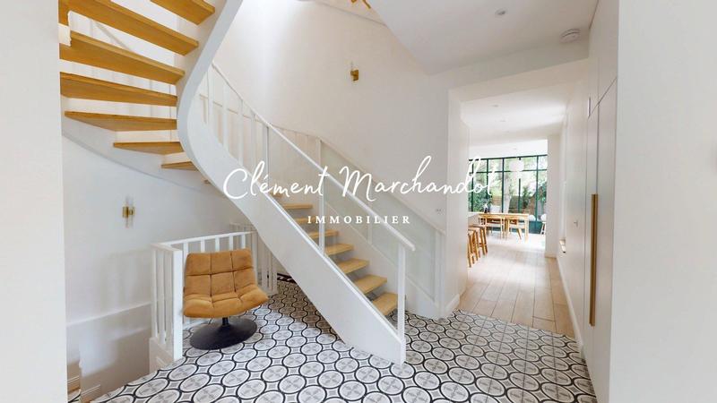 Propriété - 300 m² - 8 pièces