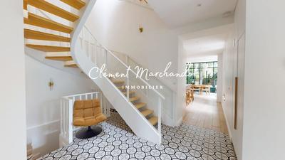 Propriété - 300 m² - 8 pièces