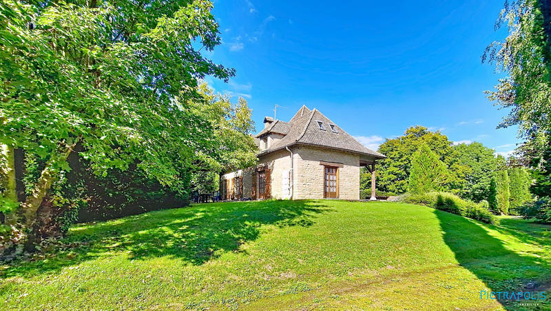 Maison - 195 m² - 7 pièces