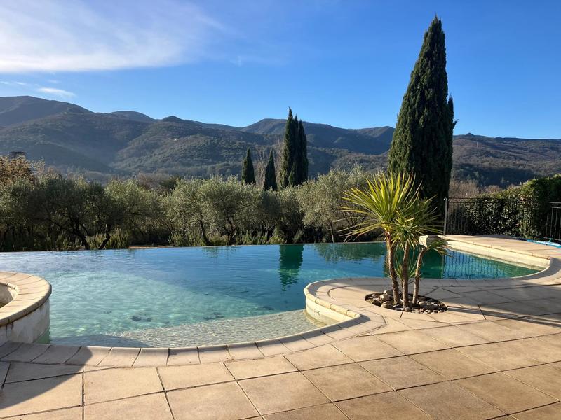 Maison - 212 m² - 6 pièces