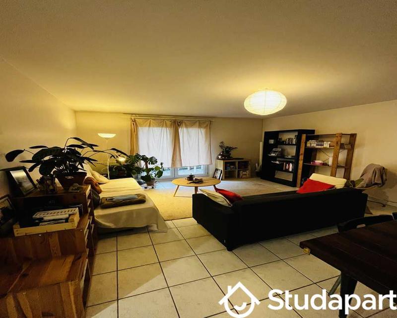 Chambre - 90 m² - 1 pièce