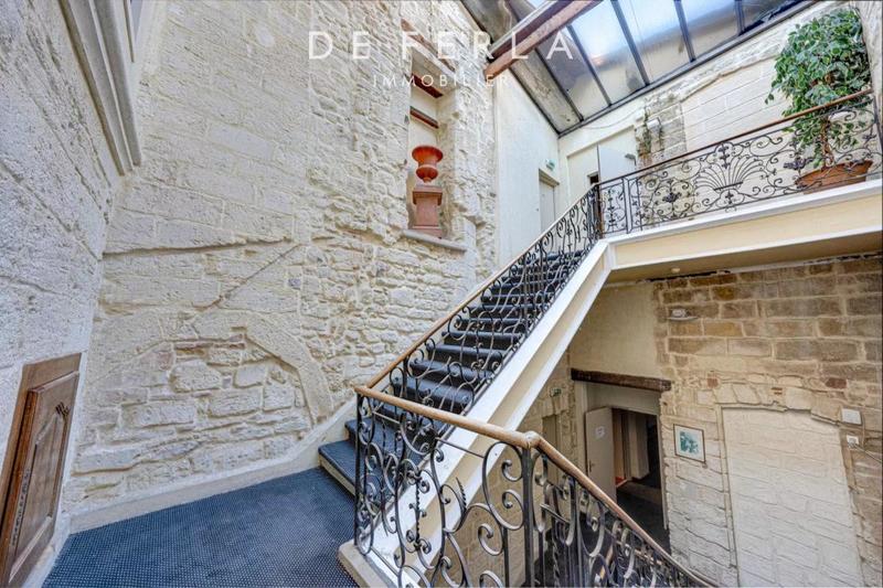 Appartement - 837 m² - 22 pièces