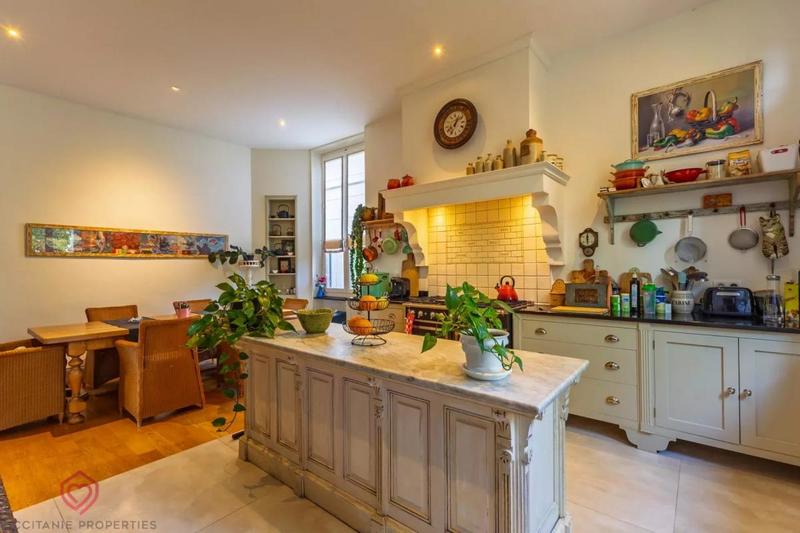 Maison de maîtres - 240 m² - 10 pièces