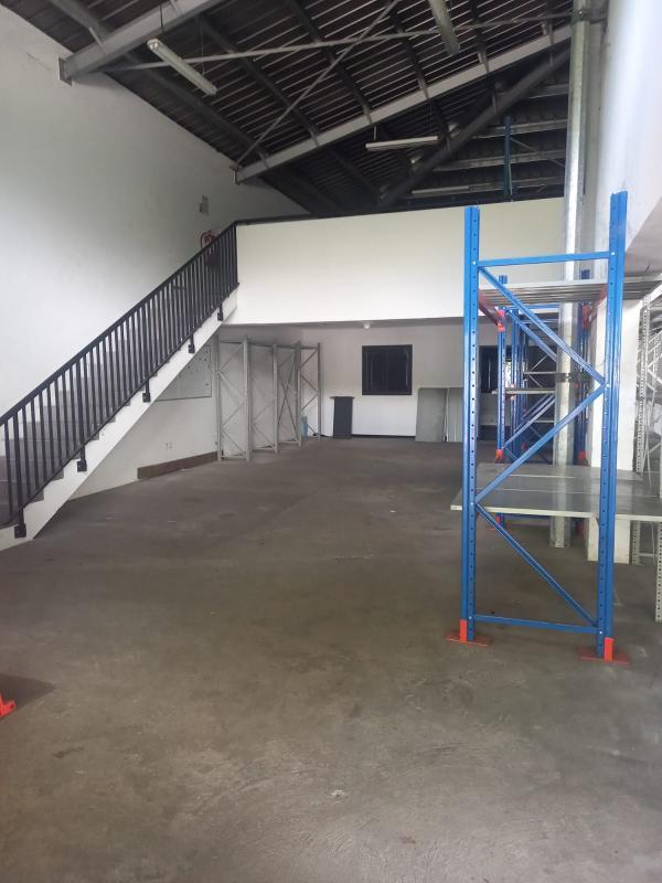 Entrepôt - 307 m²