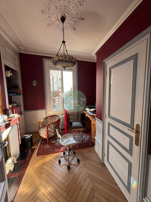 Maison - 240 m² - 8 pièces