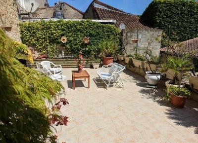 Maison - 212 m² - 7 pièces