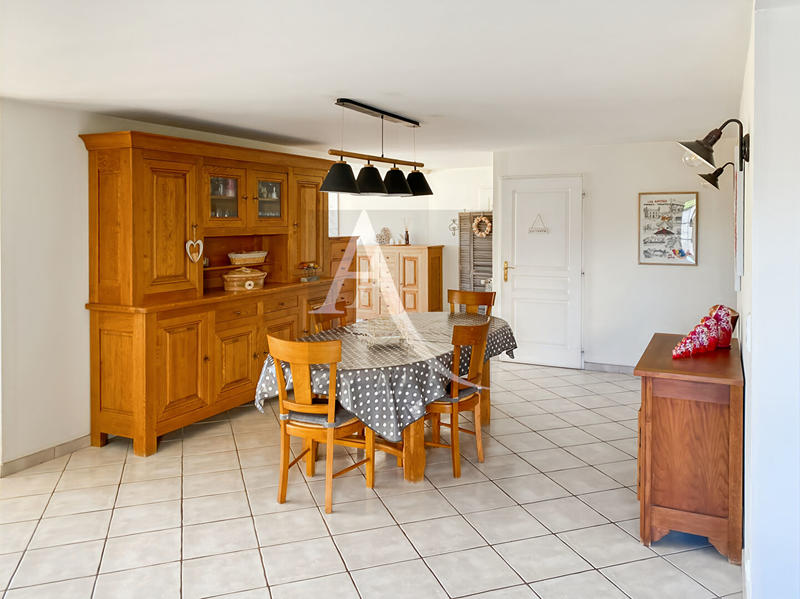 Maison - 240 m² - 12 pièces