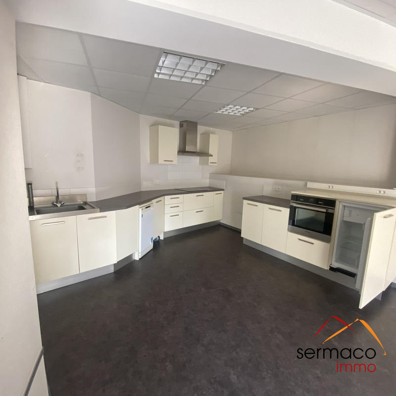 Local commercial - 248 m² - 12 pièces