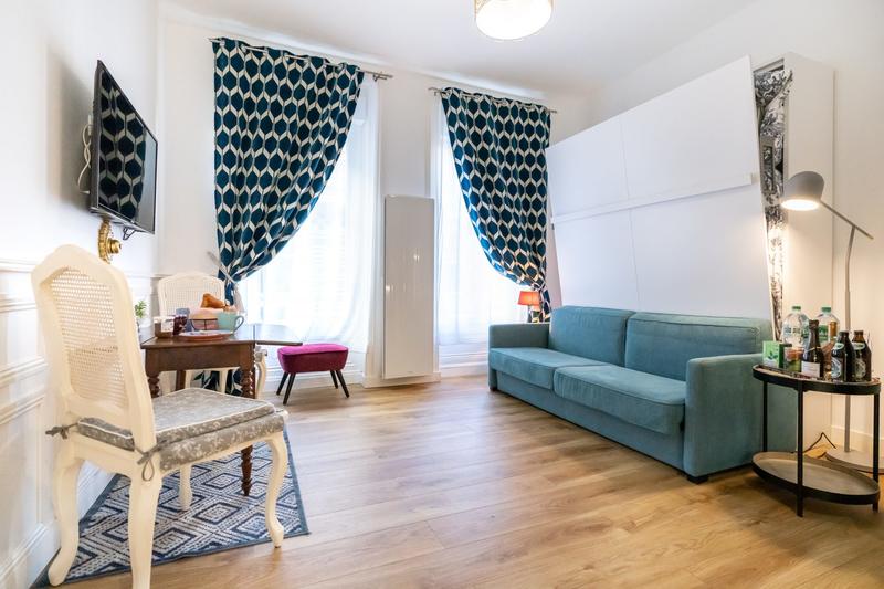 Maison - 280 m² - 10 pièces