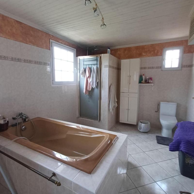 Maison - 250 m² - 8 pièces