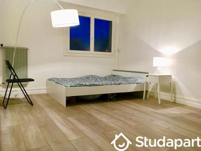 Chambre - 12 m² - 1 pièce