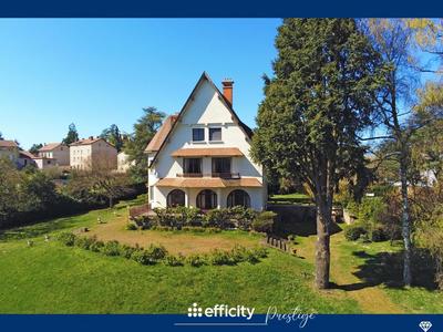 Maison - 450 m² - 16 pièces