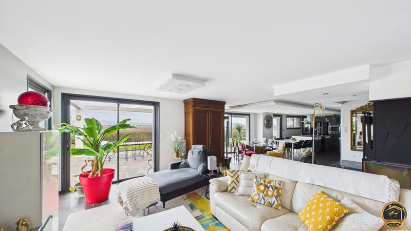 Maison contemporaine - 251 m² - 8 pièces
