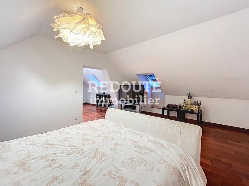 Maison - 236 m² - 8 pièces