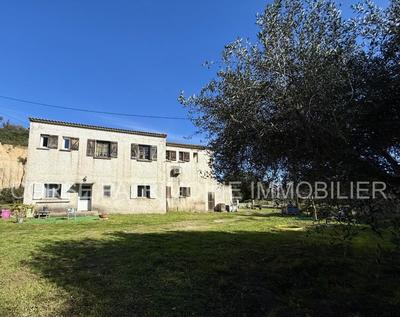 Maison - 174 m² - 10 pièces