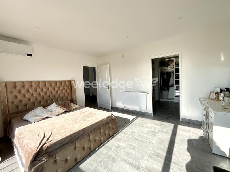 Villa - 260 m² - 9 pièces