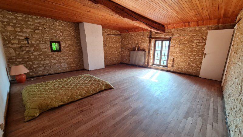 Maison - 389 m² - 10 pièces