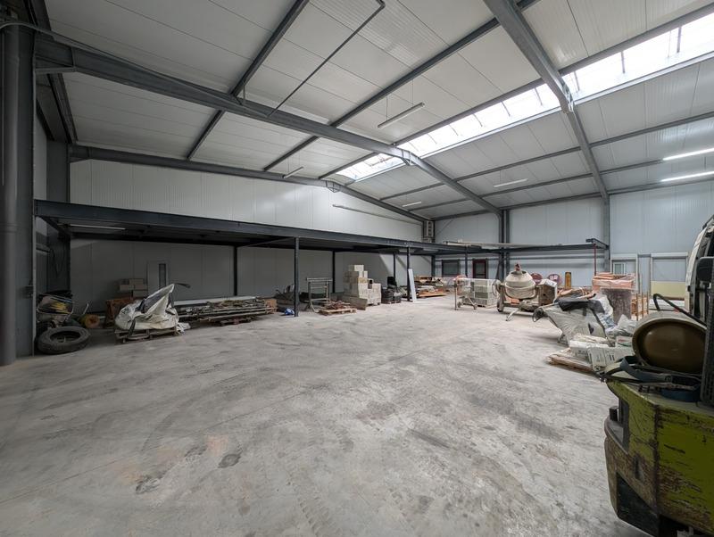 Entrepôt - 972 m² - 9 pièces