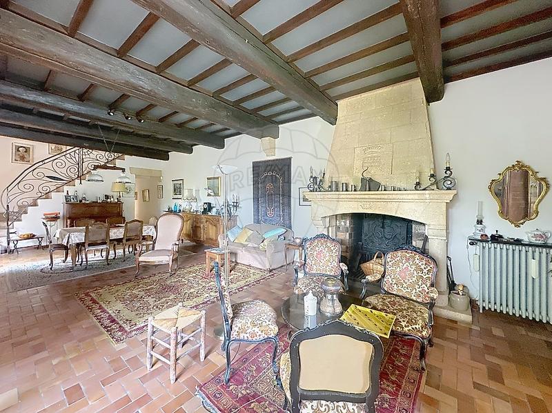 Maison - 243 m² - 9 pièces