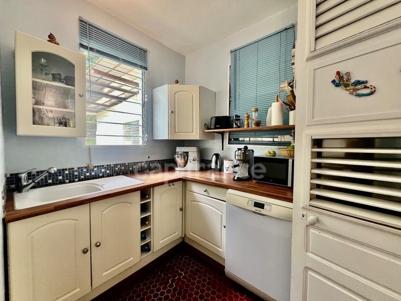 Maison - 239 m² - 9 pièces