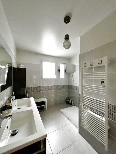 Propriété - 121 m² - 7 pièces