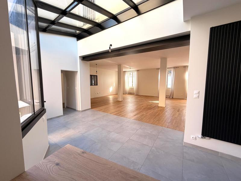 Maison - 300 m² - 7 pièces