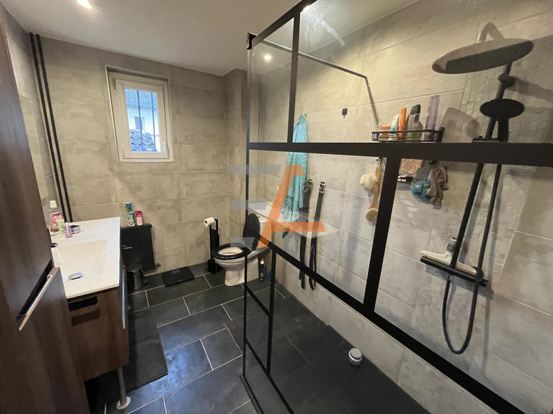 Maison - 237 m² - 9 pièces