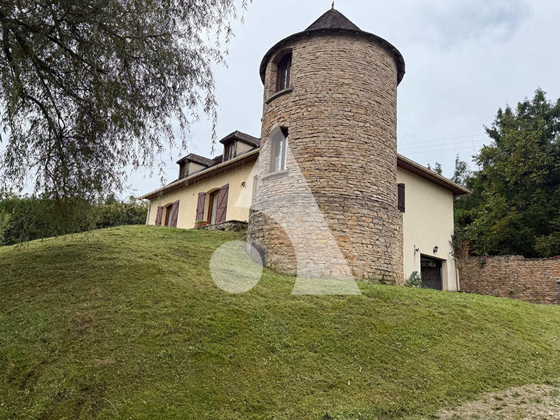 Maison - 222 m² - 7 pièces