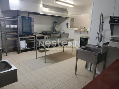 Local commercial - 300 m² - 10 pièces