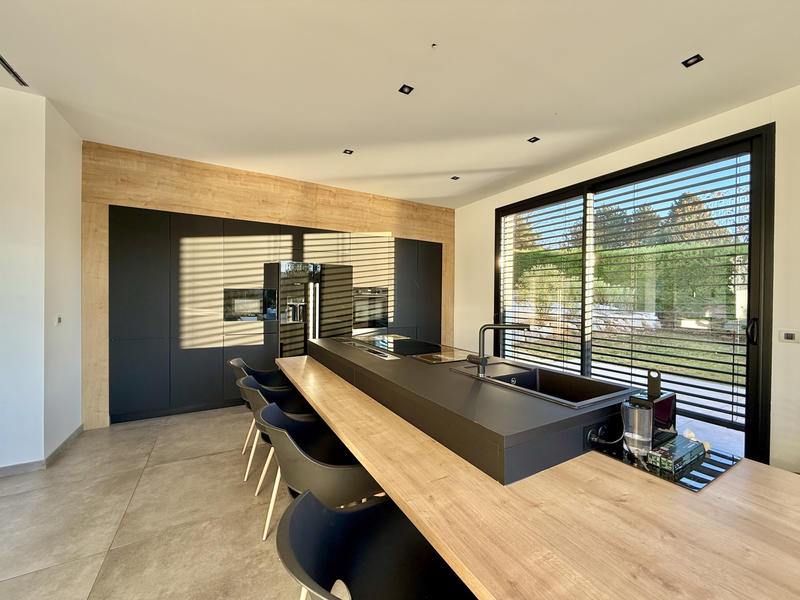 Villa - 300 m² - 9 pièces