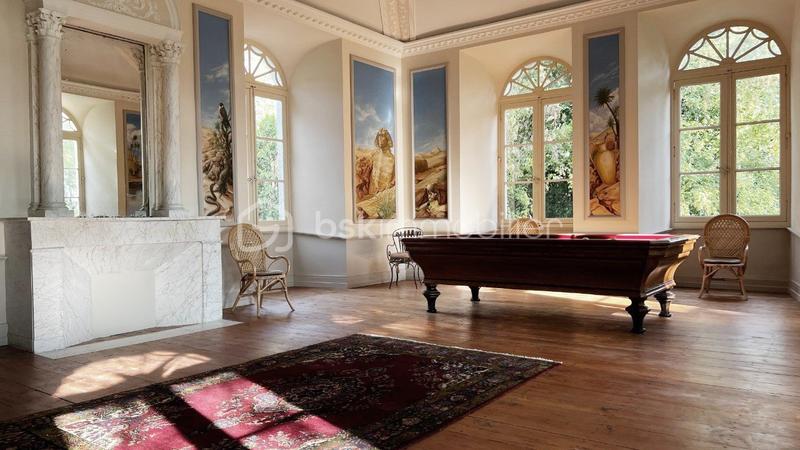 Propriété - 800 m² - 23 pièces