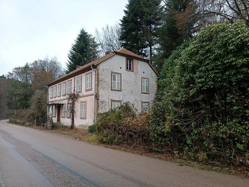 Maison - 211 m² - 11 pièces