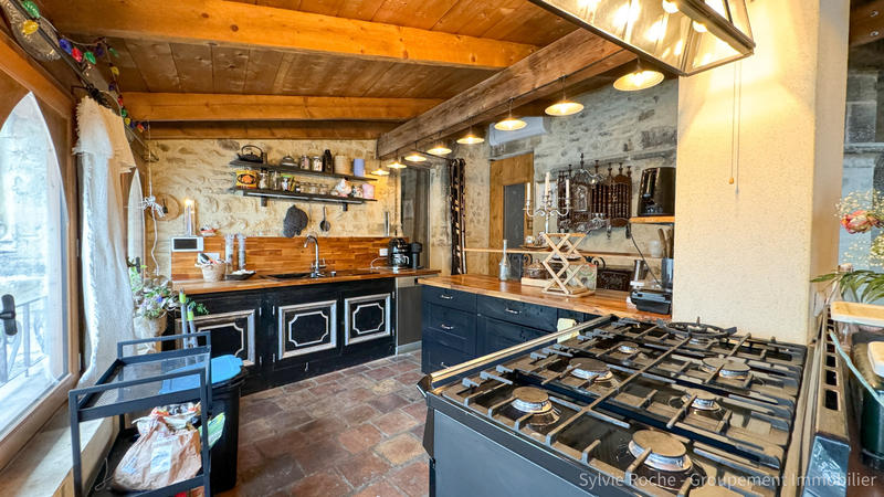 Propriété - 402 m² - 8 pièces