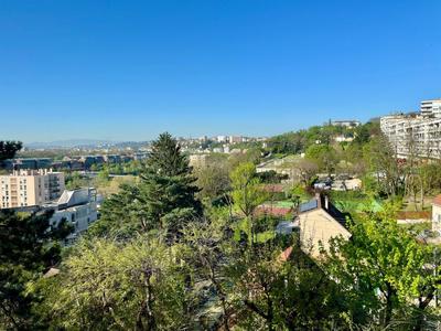 Appartement - 125 m² - 5 pièces