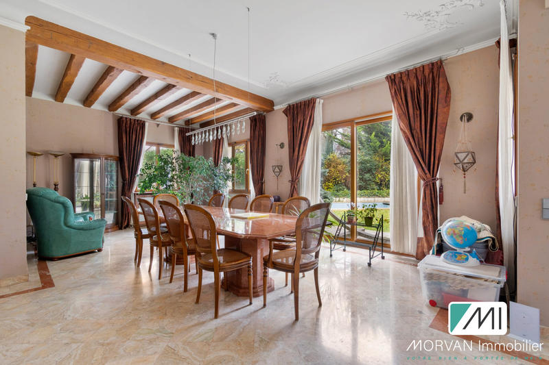 Maison - 365 m² - 12 pièces