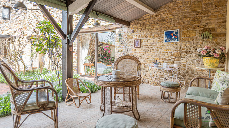 Maison - 320 m² - 9 pièces