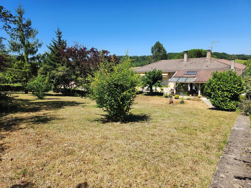 Maison traditionnelle - 151 m² - 6 pièces